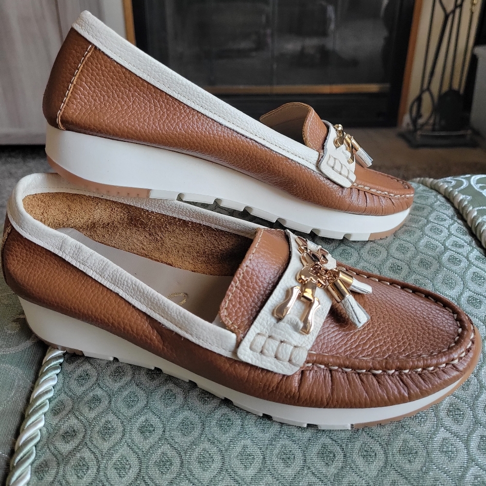 Leather loafers for women size 38. Fits a US 7.5 - 8